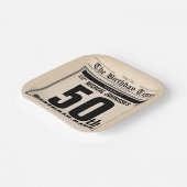 おもしろい50誕生日古新聞ヴィンテージ ペーパープレート (傾斜あり)