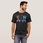 おもしろい67 ミーム 科学 化学 オタク ユーモア 周期表 Tシャツ (正面フル)