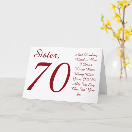 おもしろい70歳の誕生日お姉さん赤と白文字。 カード (黄色い花)