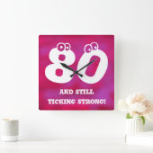 おもしろい80番目の誕生日引用文 スクエア壁時計 (ホーム)