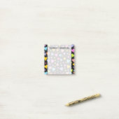 おもしろい、カラフルなハートパターン愛します + 名前をカスタムする ポストイット (デスク上)