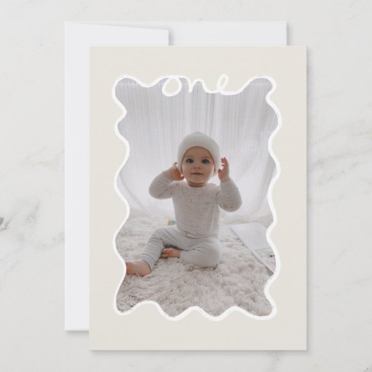 おもしろい&シンプルファーストユニセックス誕生日ベージュ招待状 招待状 (裏面)