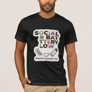 おもしろい ソーシャルバッテリーが低い ミニマリスト 内向的な人向けのデザイン Tシャツ