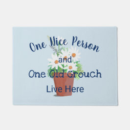 おもしろい!一人の素敵な人、一人の老人がここに住んでいる ドアマット