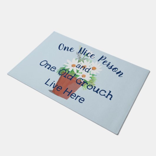 おもしろい!一人の素敵な人、一人の老人がここに住んでいる ドアマット (アングル)