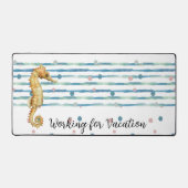 おもしろい"休暇のために働く"、水色シーホース デスクマット (正面)