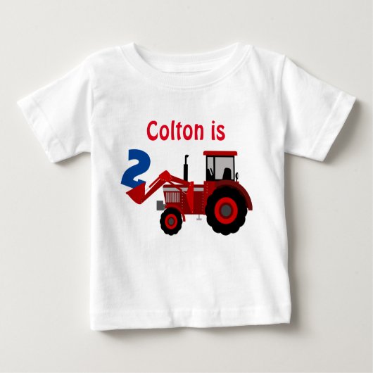 おもしろい"年齢"と"名前"赤トラクター誕生日 ベビーTシャツ (正面)
