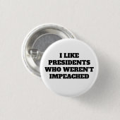 おもしろい「弾劾されなかった大統領が好き」 缶バッジ (正面&裏面)