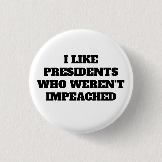おもしろい「弾劾されなかった大統領が好き」 缶バッジ (正面)