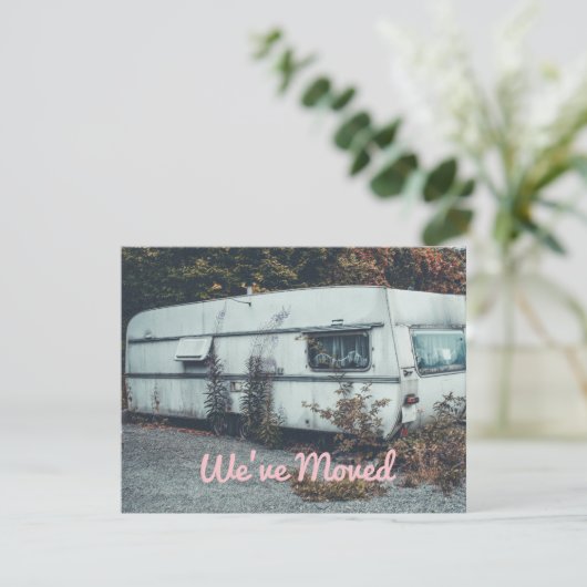 おもしろい！私たちの引っ越しました！古い白いトレーラーハウス 案内状 (スタンド正面)
