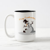 おもしろい、私はにんじんをかぎますも! ツートーンマグカップ (左)