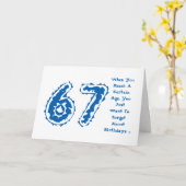 おもしろい、第67誕生日はそれ、白い青について、忘れます カード (黄色い花)