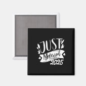 おもしろい 結婚しました 2025 かわいい花嫁と新郎の結婚 マグネット (正面/裏面)