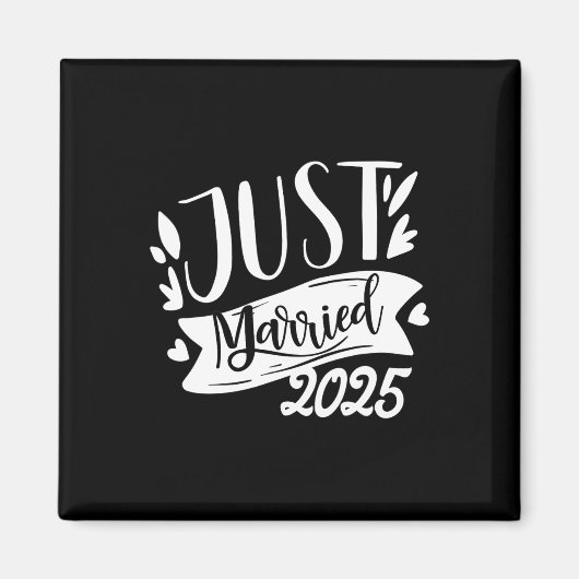 おもしろい 結婚しました 2025 かわいい花嫁と新郎の結婚 マグネット (正面)