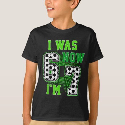 おもしろい 6歳だった 今は7歳 サッカー 7歳の誕生日 Tシャツ (正面)