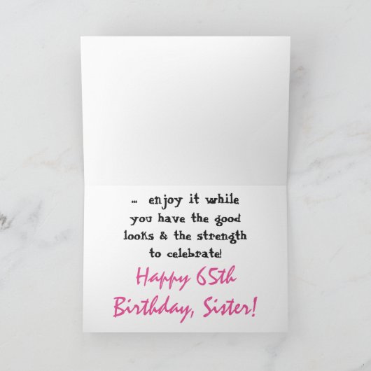 おもしろい、65歳の誕生日お姉さん、ピンク&ホワイト文字。 カード (内部)