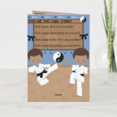 おもしろいA-Maze-ingブラウンボーイズ空手誕生日 カード (裏面)