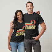 おもしろいBigfoot Social Distancing Champion Tシャツ (ユニセックス)