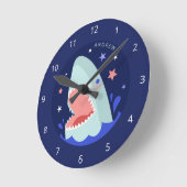おもしろいBoy Shark Navy Blue Kids Name Sea ラウンド壁時計 (傾斜)