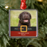 おもしろいChristmas Santa Dog写真と名前カスタム メタルオーナメント<br><div class="desc">祝サンタベルトと赤いスーツの上に置かれた犬の写真を特集した可愛らしいクリスマスツリーオーナメント。パーソナライズすカスタムる文字と犬の名前を追加する。何年も大切にする休日の記念来品。</div>