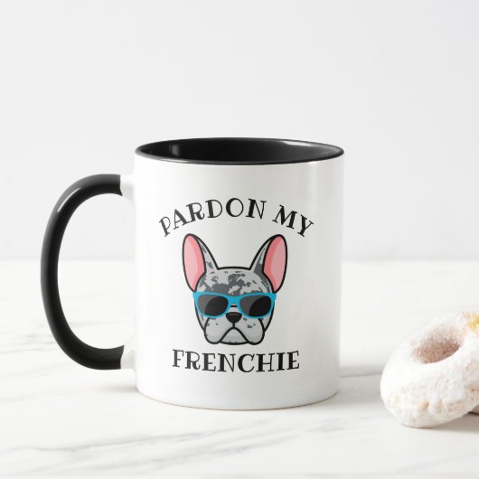 おもしろいFrenchie Blue Merle Bulldogをお許しフランスの下さい マグカップ (ドーナツ)
