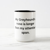 おもしろいGreyhound Mug – 長い鼻、短い注意 ツートーンマグカップ (中央)