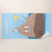 おもしろいhappy walrus cartoonイラストレーション ビーチタオル (正面)