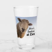 おもしろいHee Photoを見ている羊 タンブラーグラス (正面)