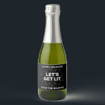 おもしろいLet Get Lit Christmas Holiday Lightsカスタム スパークリングワインラベル<br><div class="desc">お客様のカスタマイズニーズに完全に対応できる。©ゴルホデザイン。Zazzleプラットフォームを介してあなたのために作られた。//お使いの救済デザインが必要か？他得のアイディア?感じ連絡直接私（ゾー）。オプション：背景色とフォントは、テーマに合わせて変更できる。</div>