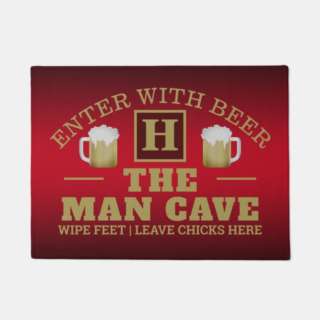 おもしろいMAN CAVE with Monogram and Beer on RED ドアマット (正面)