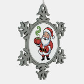 おもしろいMatcha Drinkを持つクリスマスサンタホールディング スノーフレークピューターオーナメント (左)