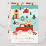 おもしろいMeowy Cat & Red Truck Winter Town Scene 箔シーズンカード<br><div class="desc">私たちはデザインし、この図解入りの、写真付きのおもしろい猫クリスマステーマのホリデーフォイルカード。猫を愛する人なら誰でも楽しめるホリデーカード！私たちのデザインは、冬のおもしろいの冬の町のシーンにおもしろい猫のイラストレーションを表示する。アイススケートで滑る、赤いトラックに乗ってかわいい猫、かわいい黄色や赤や青の家。ゴールドフォイルは、おもしろいのクリスマスカードに加え、金ゴールドフォイルの「メオウィクリスマス」も付けられている。裏側には猫の柄が合う。すべてのイラストレーションは鳥類科学のオリジナルのアートワークによって手書き描かれている</div>