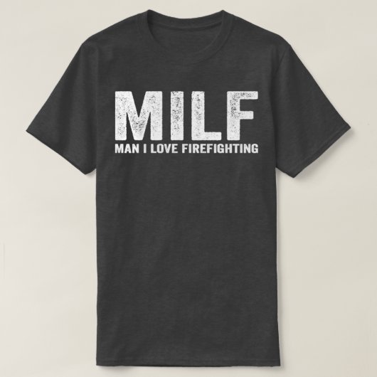 おもしろいMILF消防士MILF男Iは消防士を愛 Tシャツ (デザイン正面)