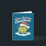 おもしろいPickleball Santa Christmas Lights，あなたのテキスト シーズンカード<br><div class="desc">サンタ帽を着用し、あなたのすごいおもしろいメッセージを内側に光の中にピックボールを備えたこのピクルボールのホリデーカー包まれたドでピクルボールの喜びを広げるカスタム。あなたのピックボールの友人と家族はこのカードを愛する！背景色を簡単に自分の表現スタイルに変更。ピクルボール選手、クラブ、コーチ、またはこのスポーツ遊の誰でもに最適素晴らし。</div>