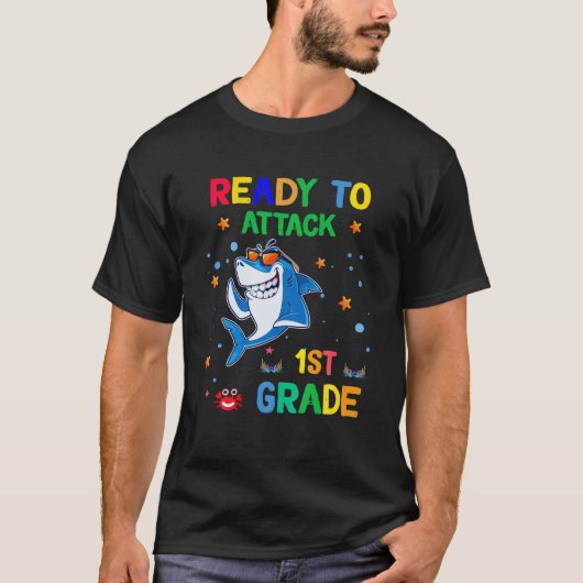 おもしろいSharkの学生が1学年後援攻撃の準備ができている Tシャツ (正面)