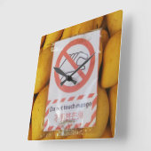 'おもしろいtouchマンゴー'の署名 スクエア壁時計 (傾斜)