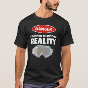 おもしろいVRゲーマー仮想現実の別の危険 Tシャツ
