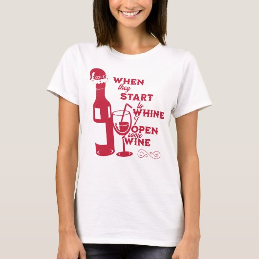 おもしろお母さん休日のワインワイシャツ Tシャツ (正面)