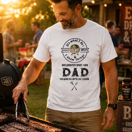 おもしろお父さん写真「私がやることは肉をスモークすること」 Tシャツ
