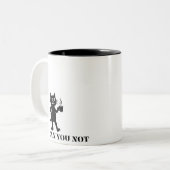 おもしろくない猫 ツートーンマグカップ (正面左)