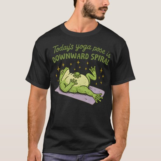 おもしろカエルのミーム 今日のヨガポーズは下降スパイラル Tシャツ (正面)