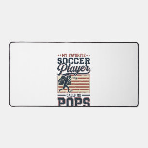 おもしろサッカーパロディ ビンテージ風彫刻Tシャツデザイン_1 デスクマット