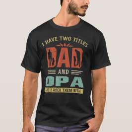 おもしろパパとおじいちゃんの2つのタイトルを誇りに思う父の日 Tシャツ