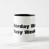 おもしろマグカップは昨日忙しの曜日だった ツートーンマグカップ (中央)
