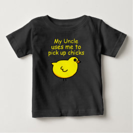 おもしろ可笑しいおじさんと可愛いひよこ ベビーTシャツ