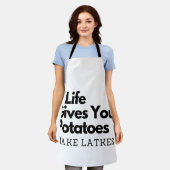 おもし前の与え命は芋が湖を作る エプロン (着用した状態)