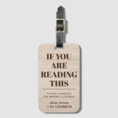 おもし前の読ことわざはおもしろいブラウンBG ラゲッジタグ (正面縦)