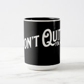 おもし前はやめ...お前の勝ち。 ツートーンマグカップ (中央)