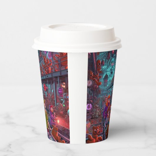 おもちゃ作品に反響 紙コップ (左)