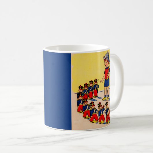 おもちゃ兵隊さんのかわいい小さな男の子 コーヒーマグカップ (正面右)